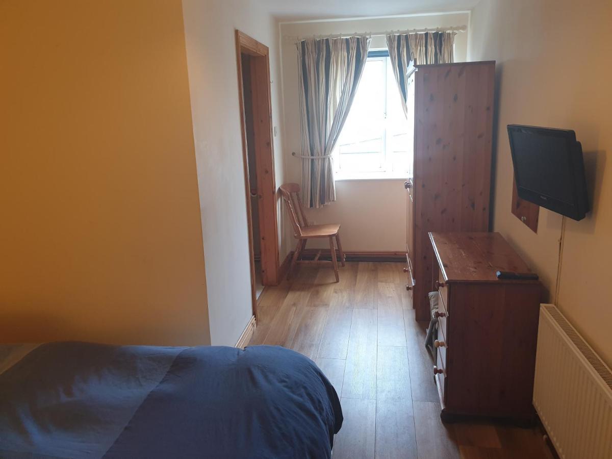 West Coast Lodge Лехинч Екстериор снимка